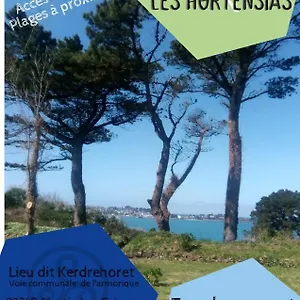 Camping Aire De Camping Car, Caravane, Tente Emplacement Nu Avec Electricite Petit Camping Plestin-les-Grèves