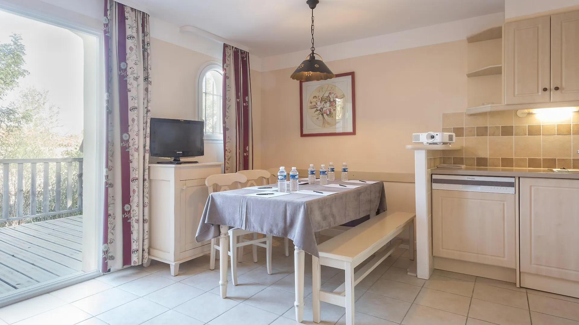 Hotel Sowell Family Le Vallon Grospierres